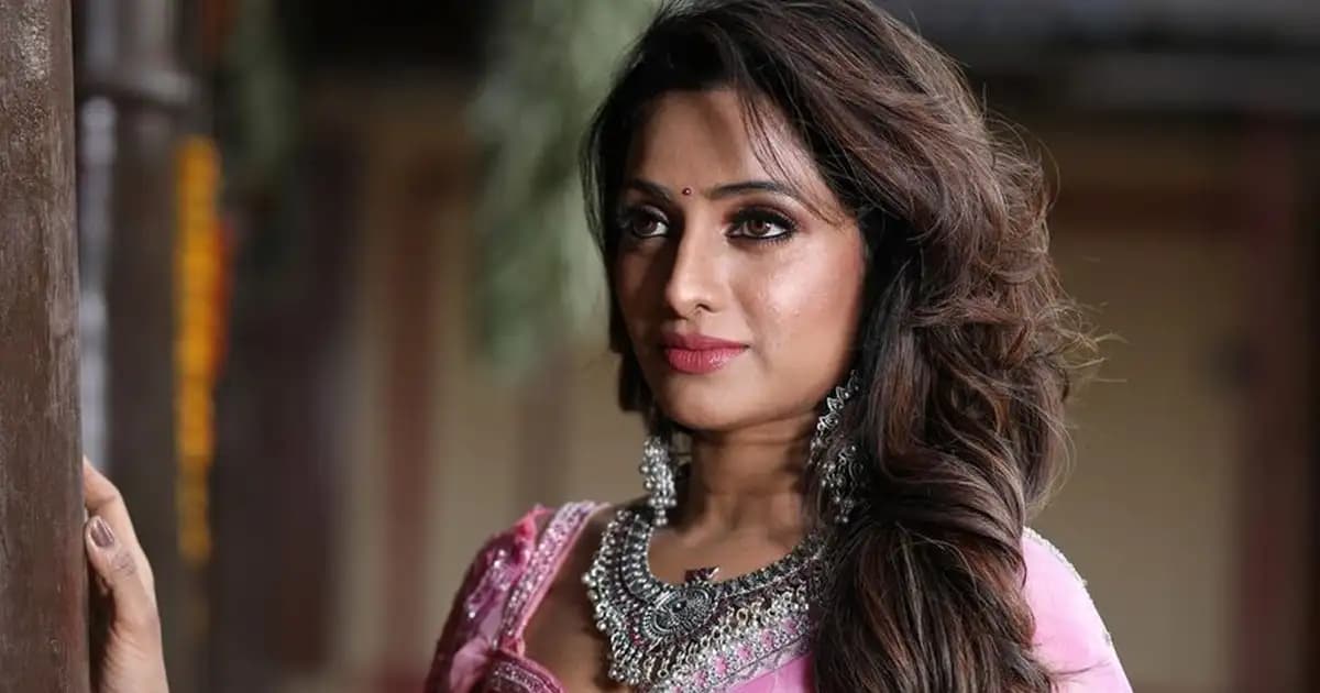Telugu television anchor Udaya Bhanu smiling during a promotional interaction