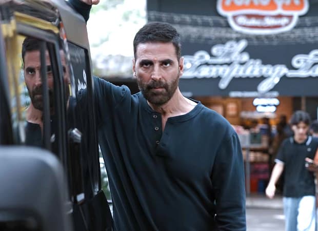 Poster or still from Haiwaan featuring Saif Ali Khan and Akshay Kumar