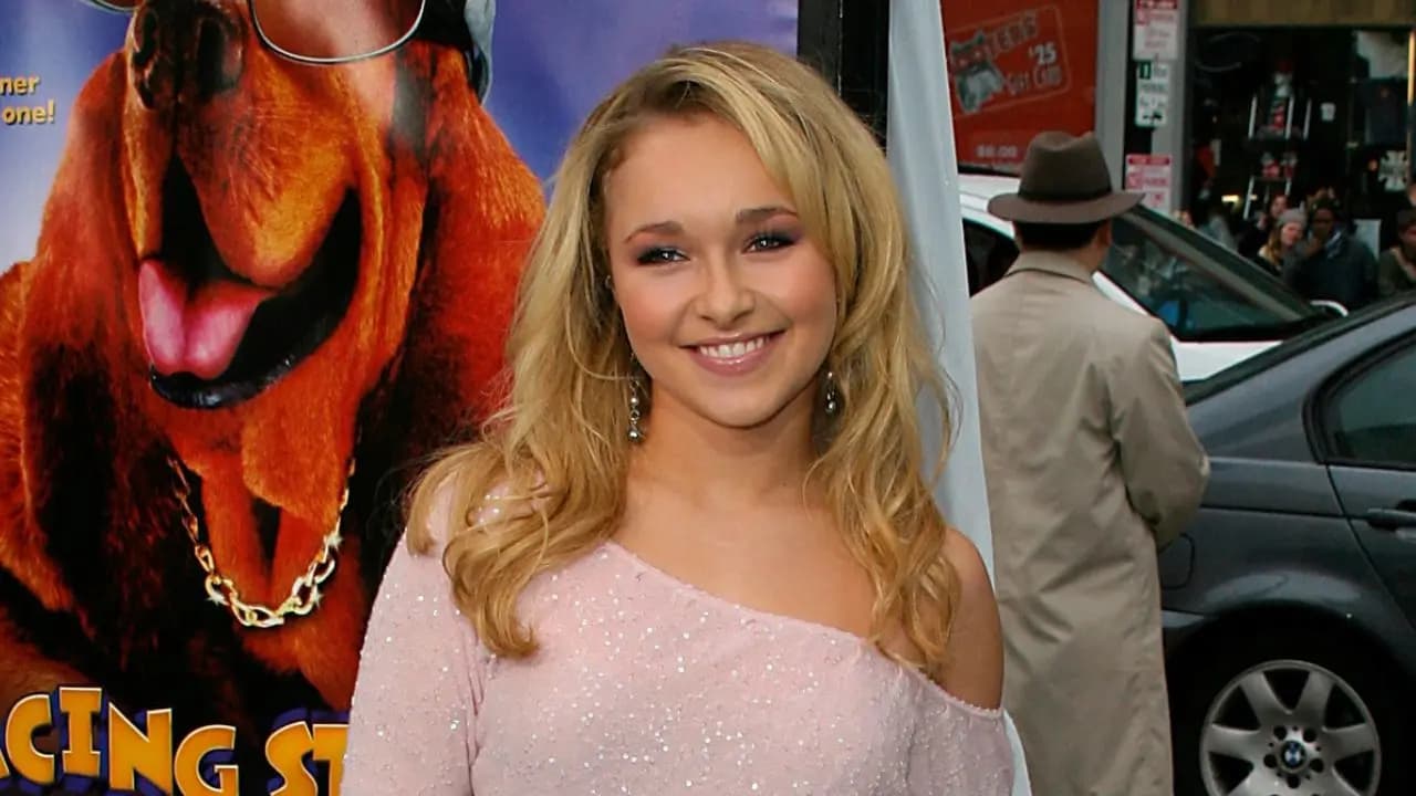 Hayden Panettiere smiling at a red carpet event