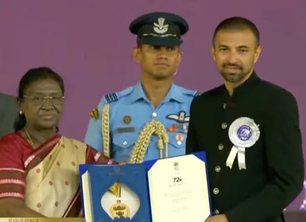 Nag Ashwin receiving a National Award for Kalki 2898 AD alongside the film's lead cast