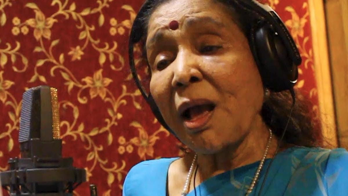 Behind-the-scenes still of Asha Bhosle recording her final playback song for the film Om Ka Hari.