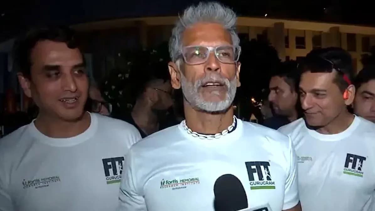 Milind Soman leading a crowd of runners at the Fortis Fit Gurugram Half Marathon