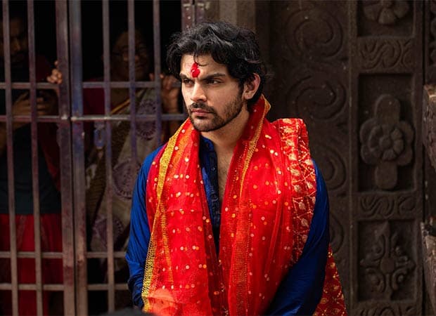 Veer Pahariya in a blue kurta with a red and gold stole offering prayers at Kamakhya Temple in Assam.