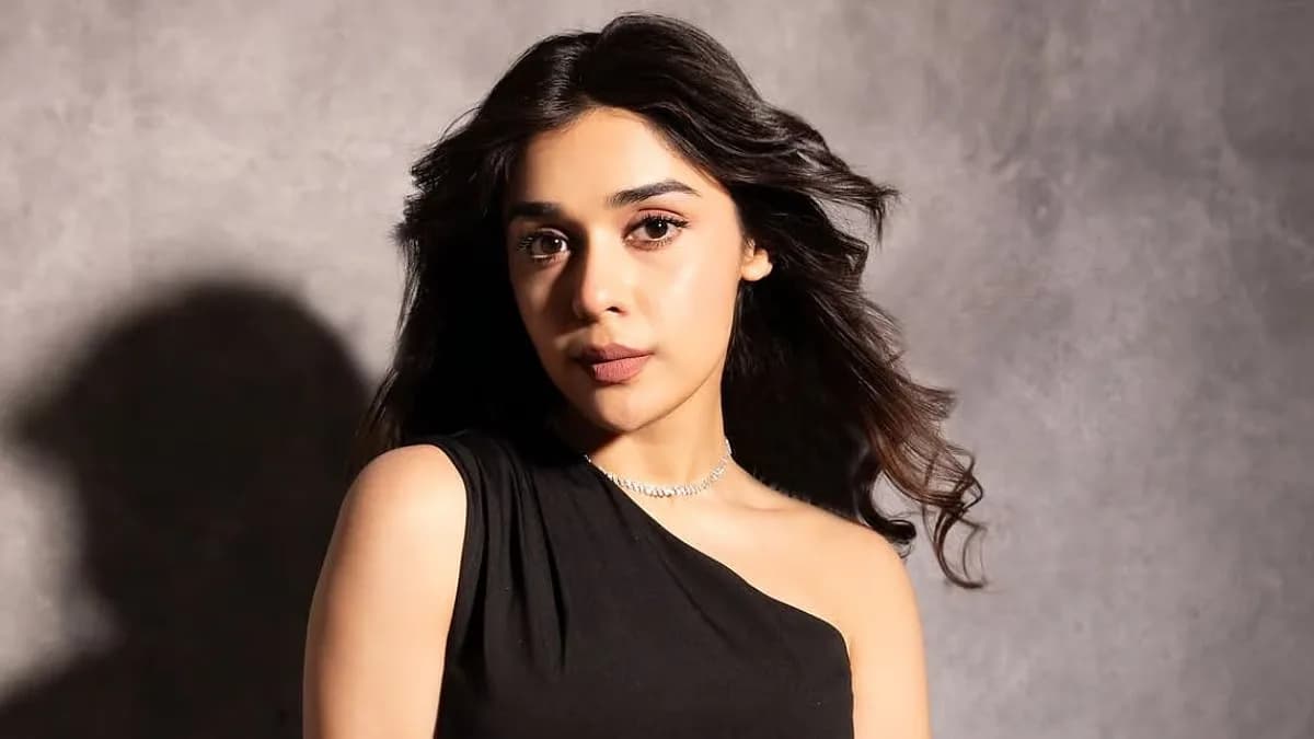 Eisha Singh smiling at a press event after Juhi Mui’s cancellation