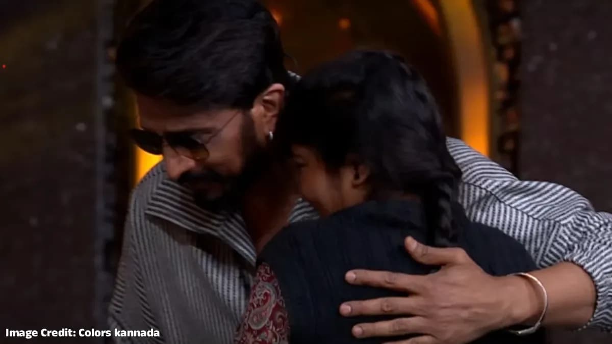 Kichcha Sudeep welcoming new Bigg Boss Kannada 13 contestant Kumari into the house