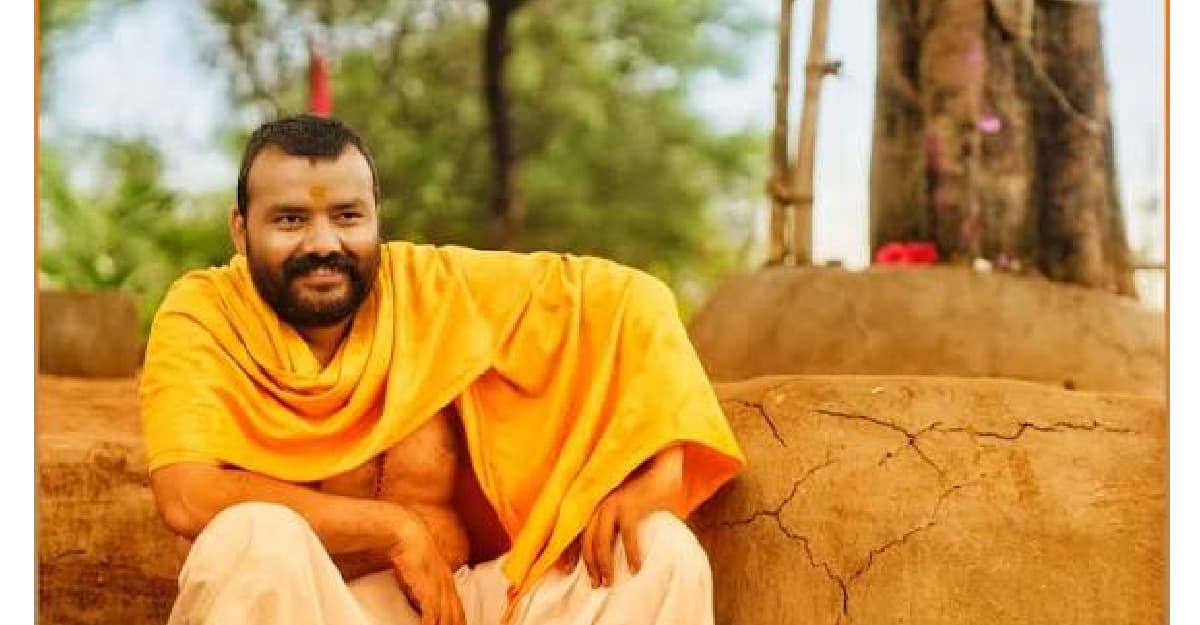 Poster of Hanuman Ansh featuring Shobhinaw Satyaa as Neem Karoli Baba ahead of its Telugu release