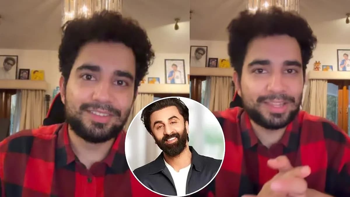 Samay Raina smiling at a camera during a live session, holding a phone showing a message from a fan.