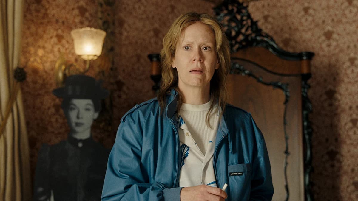 Sarah Paulson in character as Aileen Wuornos in a scene from Netflix's Monster: The Lizzie Borden Story