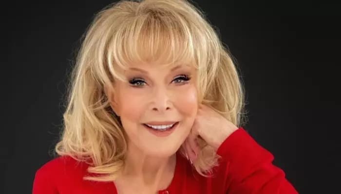 Barbara Eden smiling at a public event in an earlier appearance