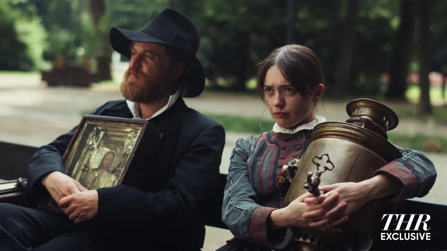 Johnny Flynn and Aimee Lou Wood posing together at the Telluride Film Festival premiere of The Idiot(s)