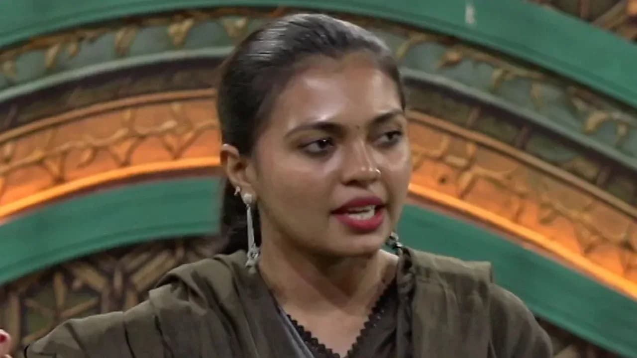 Mridhula Vijai speaking emotionally inside the Bigg Boss Malayalam house