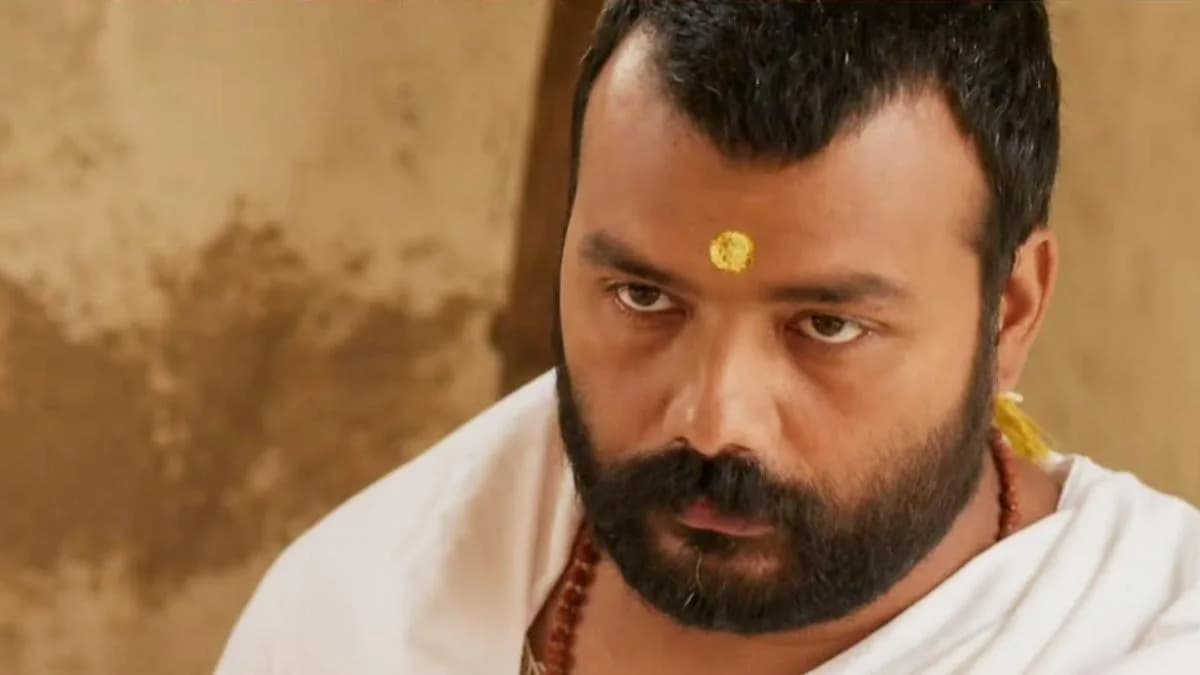 A still from Hanuman Ansh showing Shobhinaw Satyaa in a devotional scene