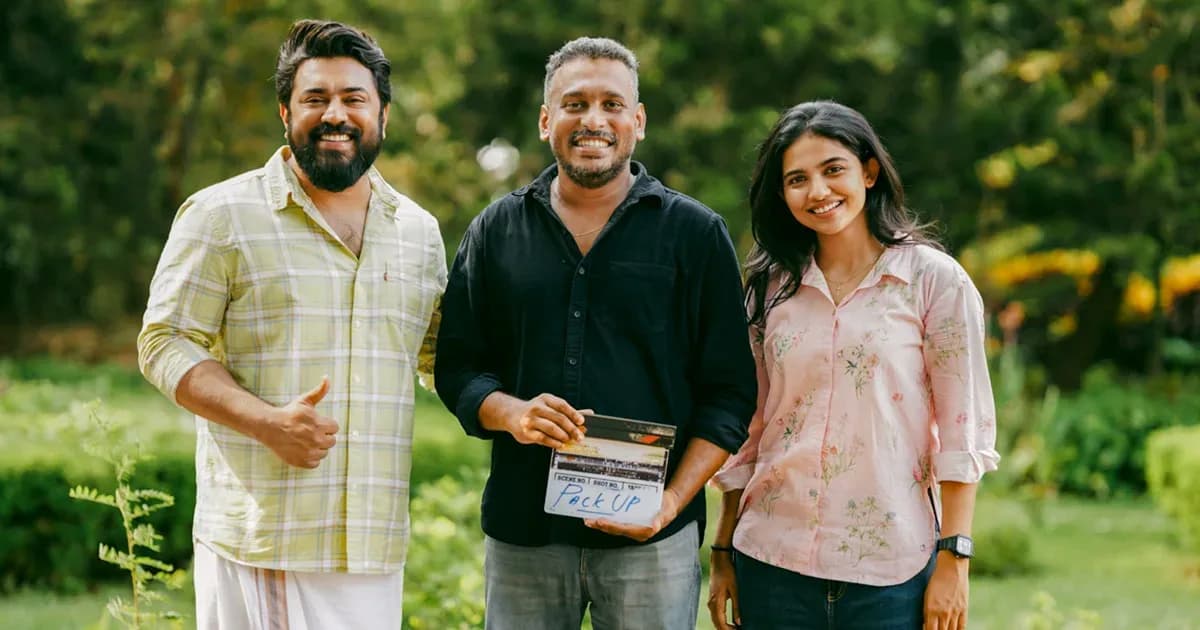 Still from Bethlehem Kudumba Unit showing Nivin Pauly and Mamitha Baiju in a romantic scene