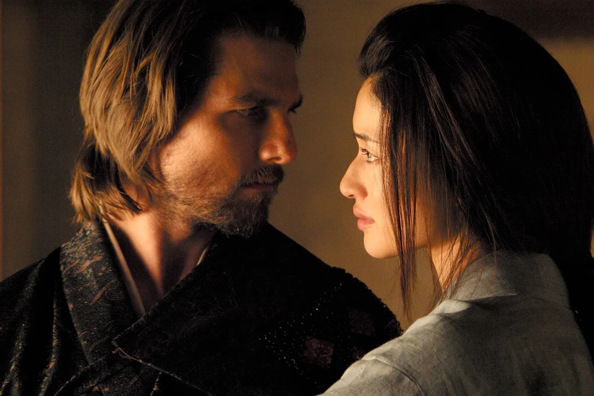 Tom Cruise as Nathan Algren in samurai armor in a scene from The Last Samurai