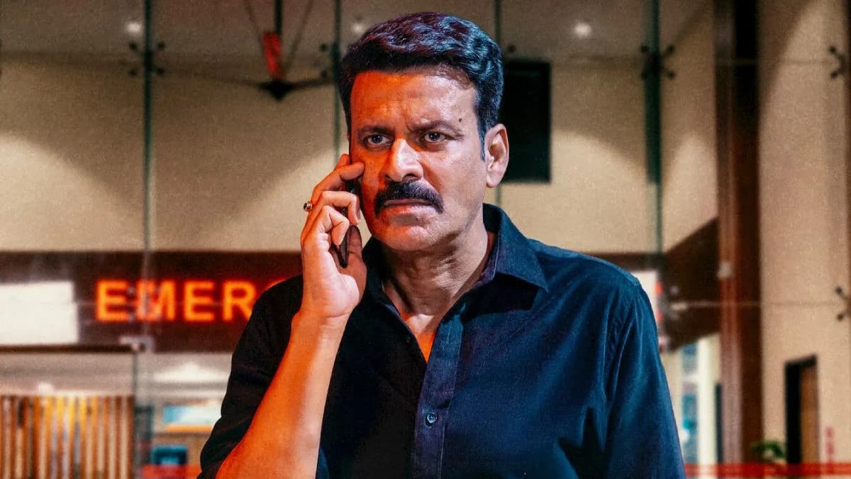 Manoj Bajpayee in a tense scene from Gajab Raat, standing in a dimly lit Delhi alleyway.