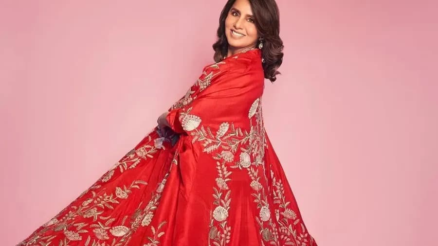 Neetu Kapoor walking away from paparazzi, mid-conversation