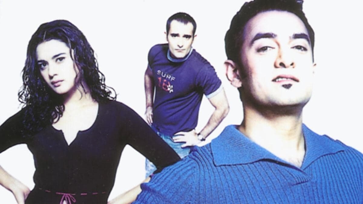 Aamir Khan, Saif Ali Khan and Akshaye Khanna as Akash, Sameer and Siddharth in a still from Dil Chahta Hai.