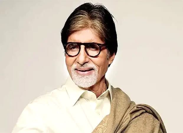 Amitabh Bachchan smiling on the Kaun Banega Crorepati set