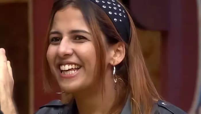Rhiti Tiwari speaking with fellow contestants inside the Bigg Boss 20 house