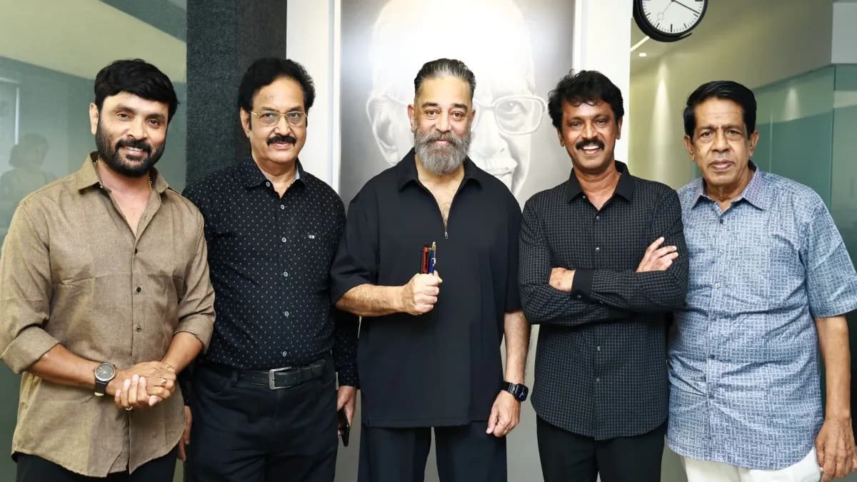 Kamal Haasan seated with Cheran and members of the South Indian Film Writers' Association during their courtesy meeting